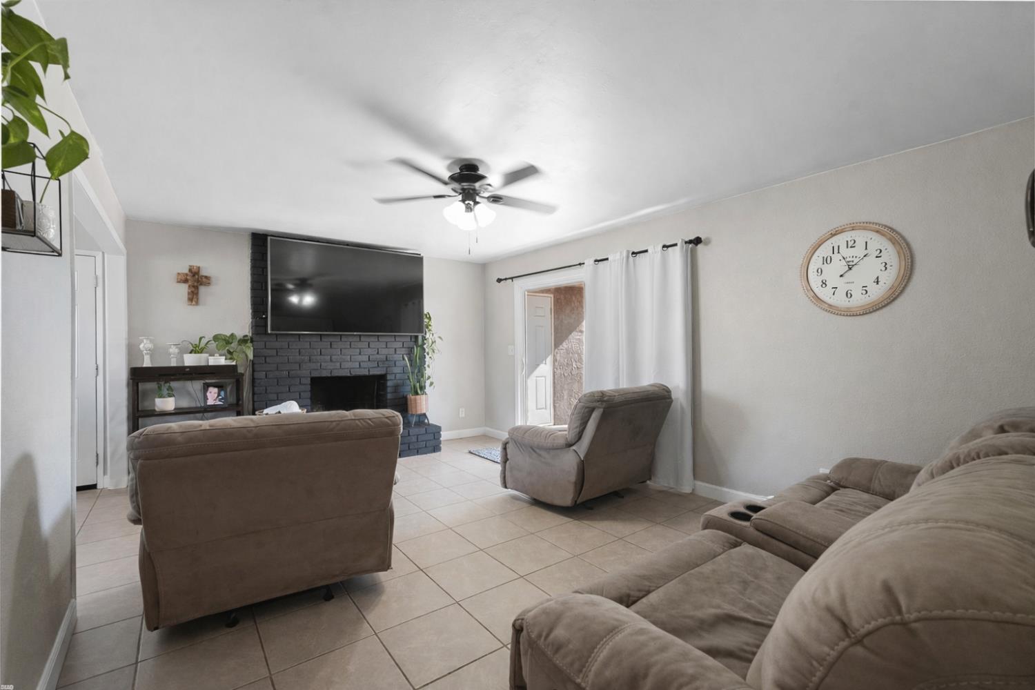 608 Grant Dr, Chowchilla, CA 93610