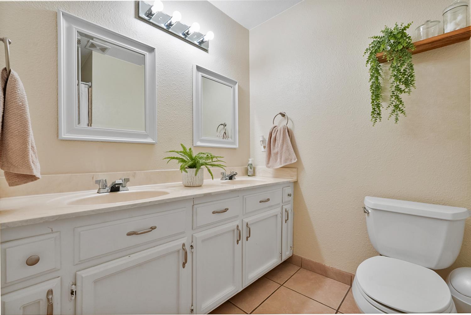 608 Grant Dr, Chowchilla, CA 93610